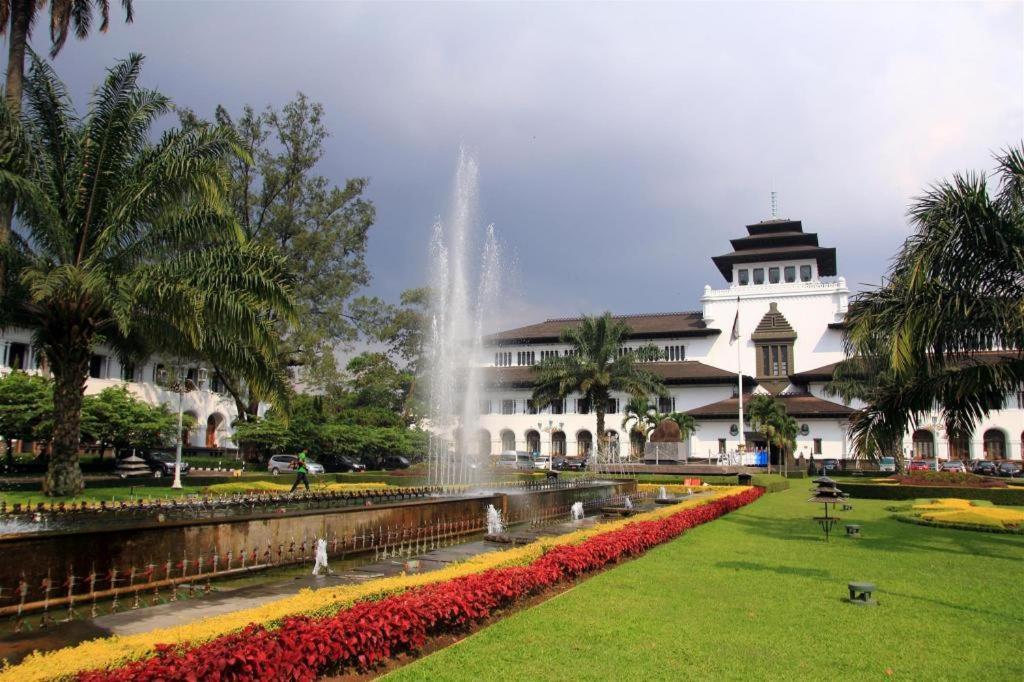 Paniisan Hotel Bandung Exterior foto